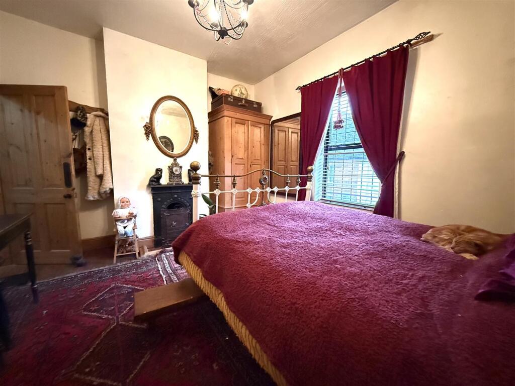 40 arch street bed 12.jpeg