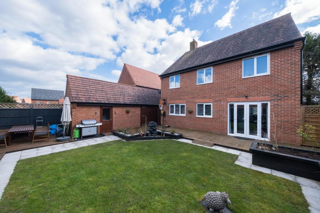 15 Holcroft Drive-039.JPG