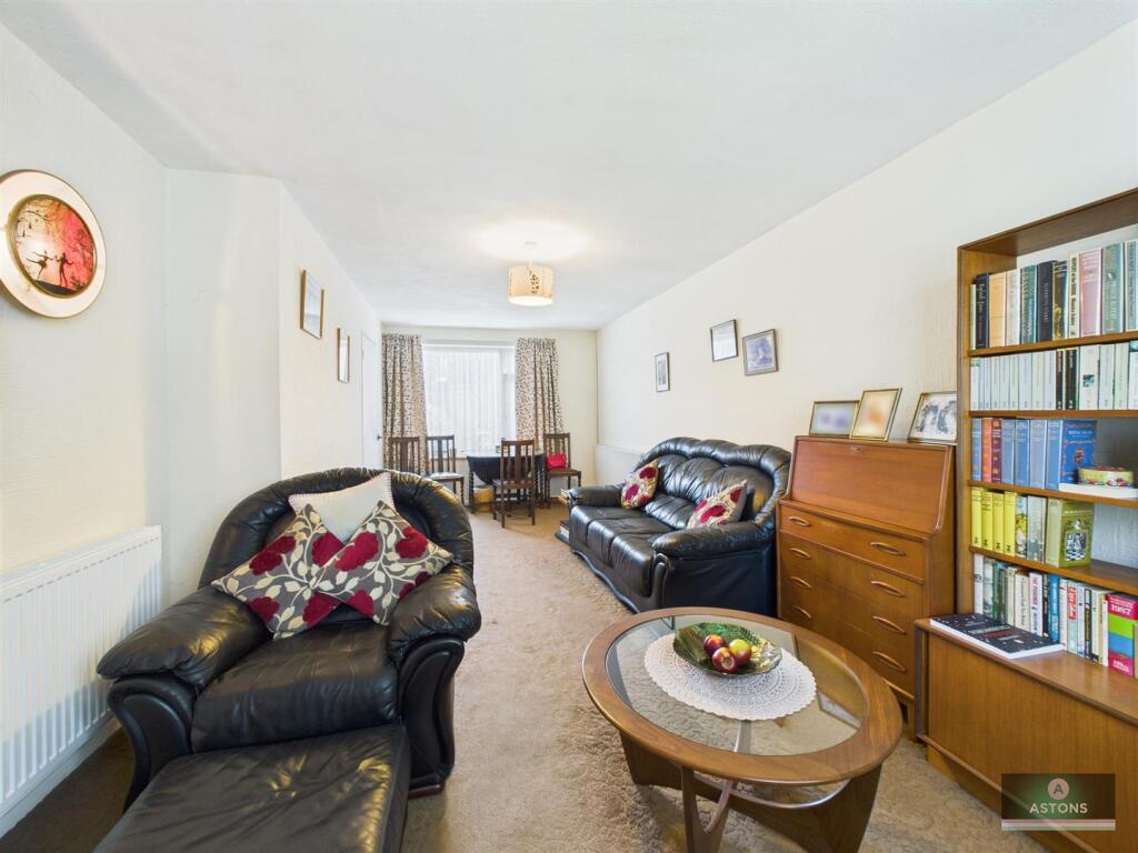 Lounge/Dining Room
