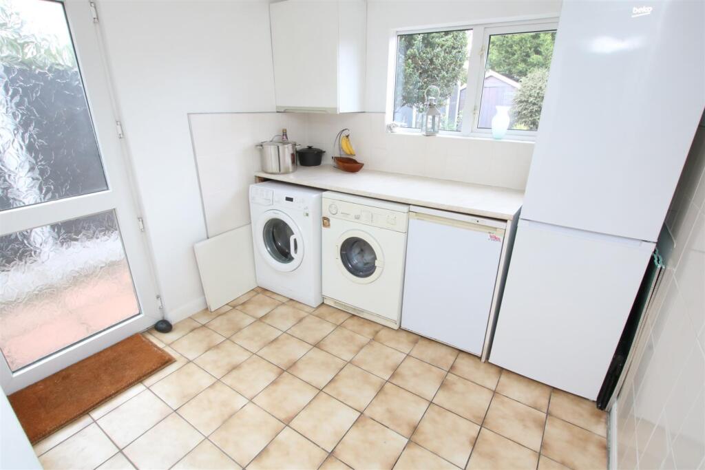 SEPARATE UTILITY ROOM