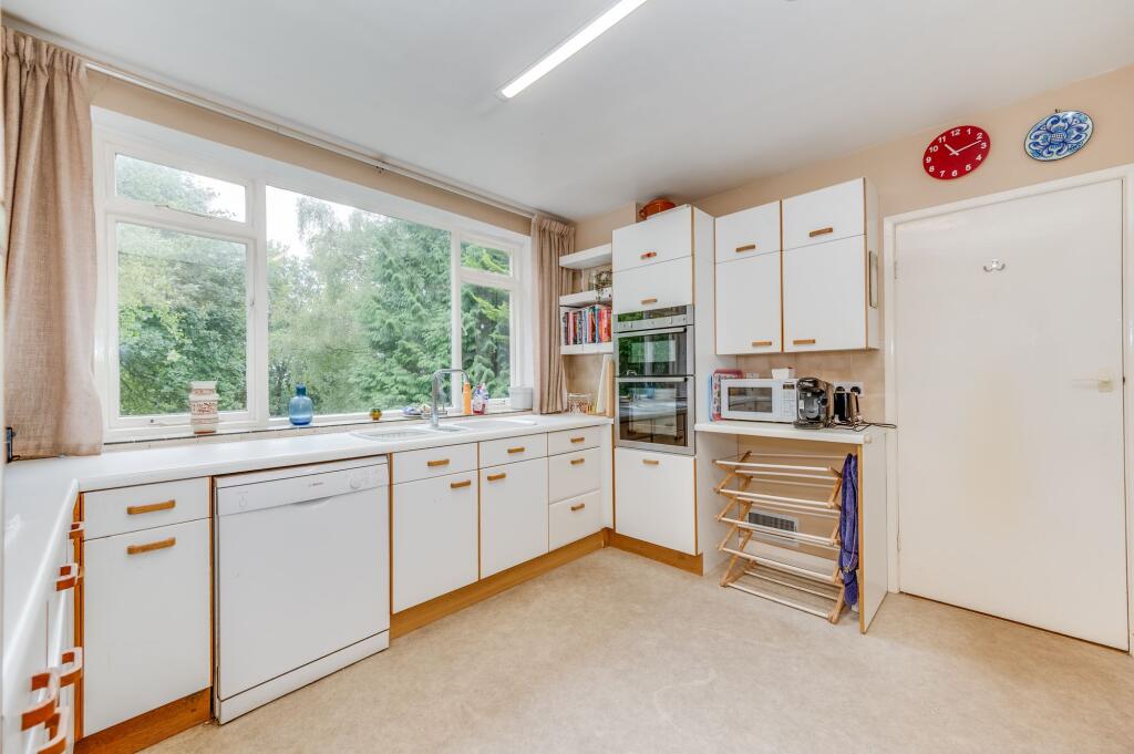 LOUNGE, DINER AND KITCHEN