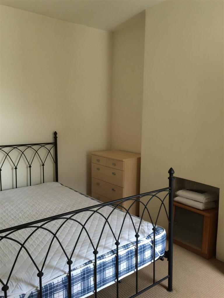 front bedroom 1.JPG