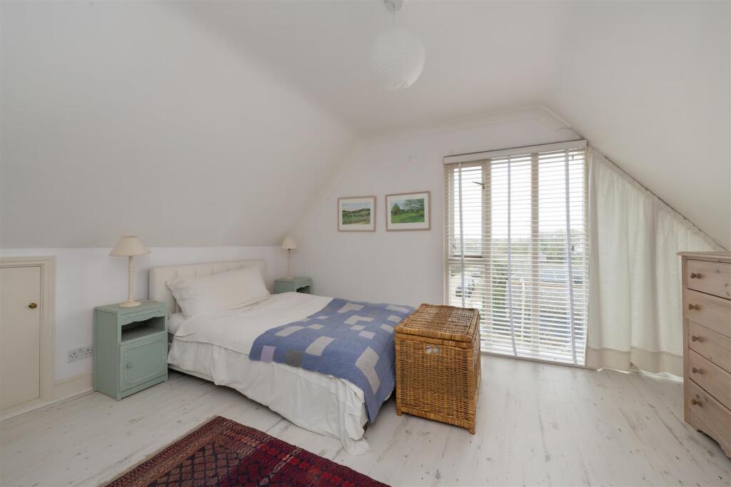 Island Wall, Whitstable