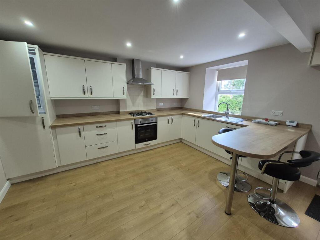LOUNGE/KITCHEN