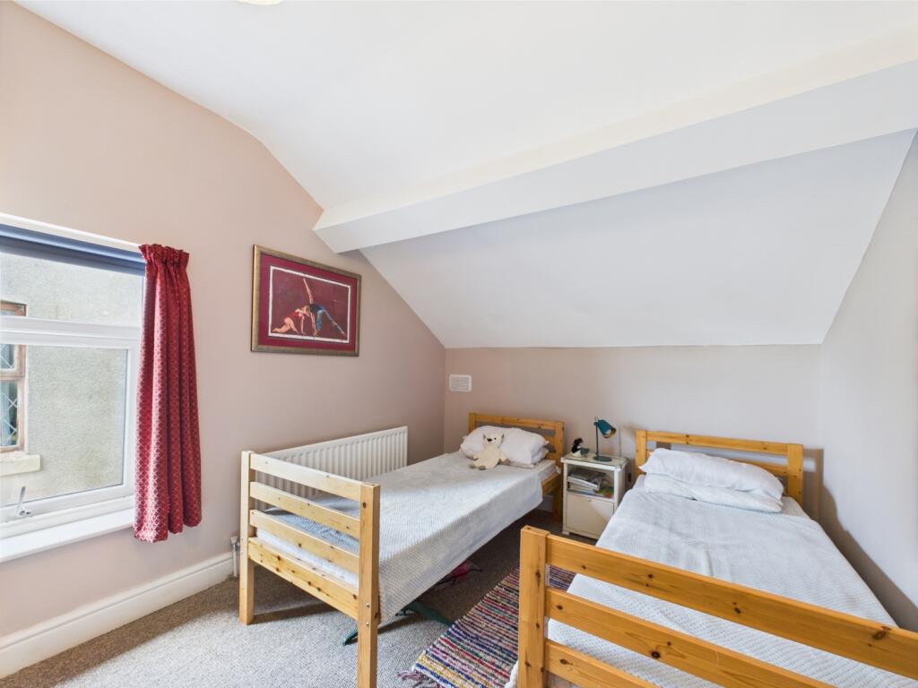 CAM02386G0-PR0130-STILL021