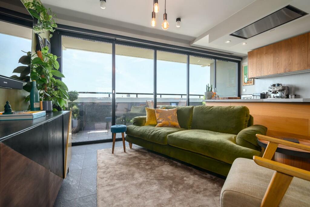 (HQ) Flat 100, Luxborough Tower, Luxborough St, W1