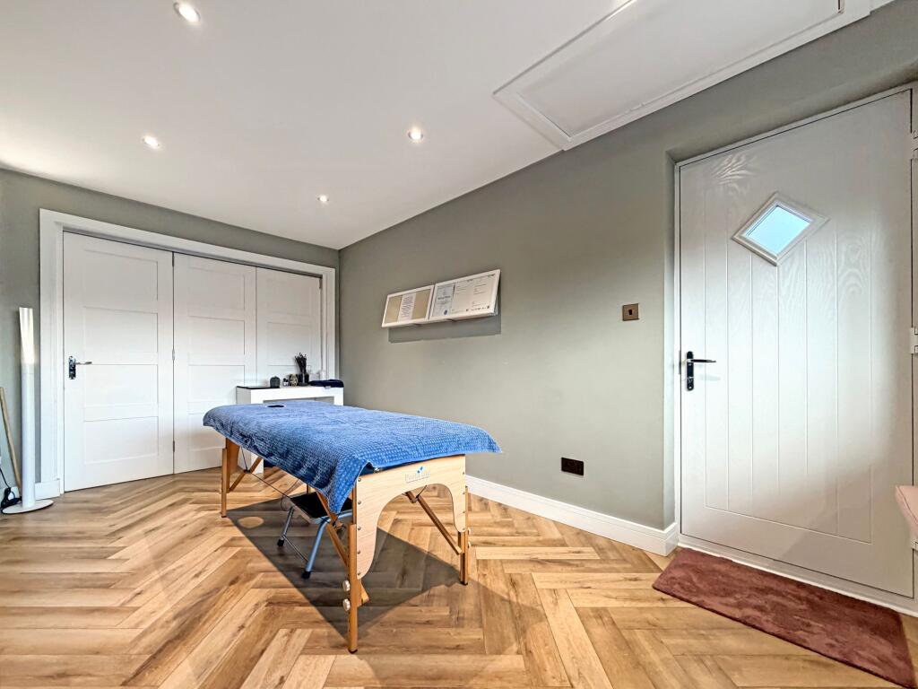 Sitting/Physio Room