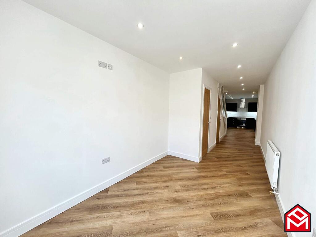 Sitting / Dining Area