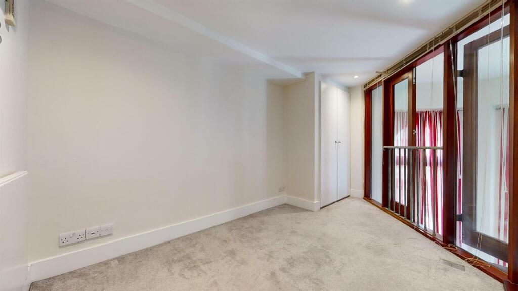 Ft8, 163 Cromwell Rd bedroom 3.jpg
