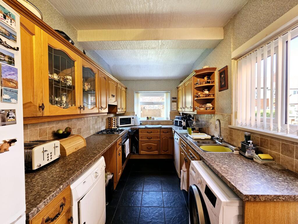 00b57e4d-f3f9-48d9-9f9e-88857975944a