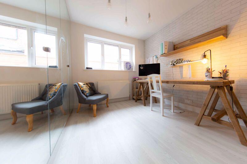 Home office/Bedroom 5