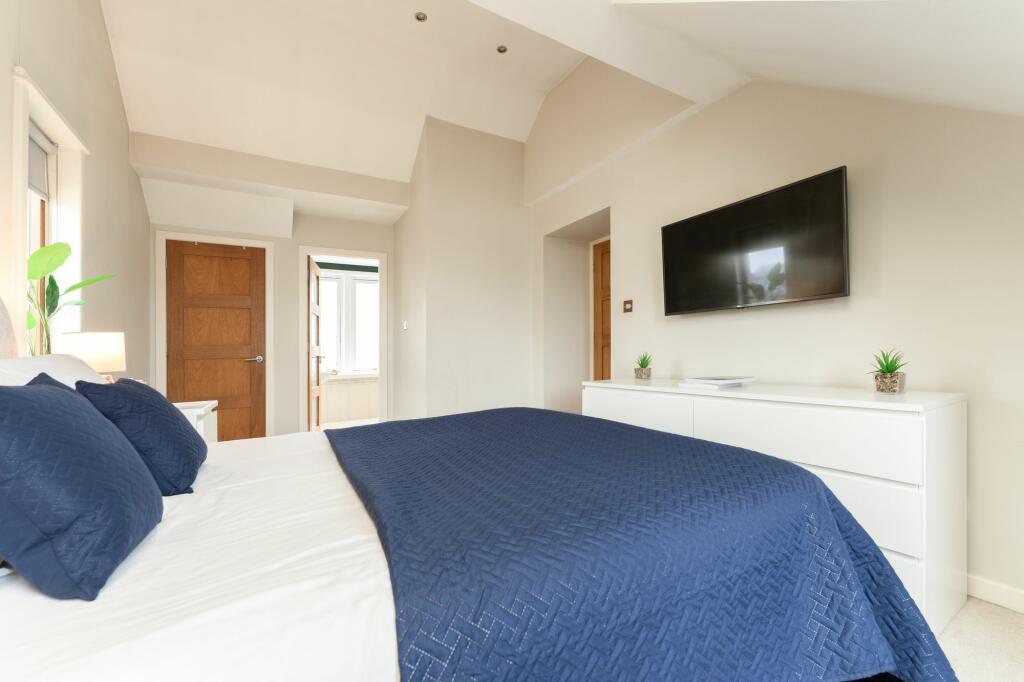 Principle bedroom