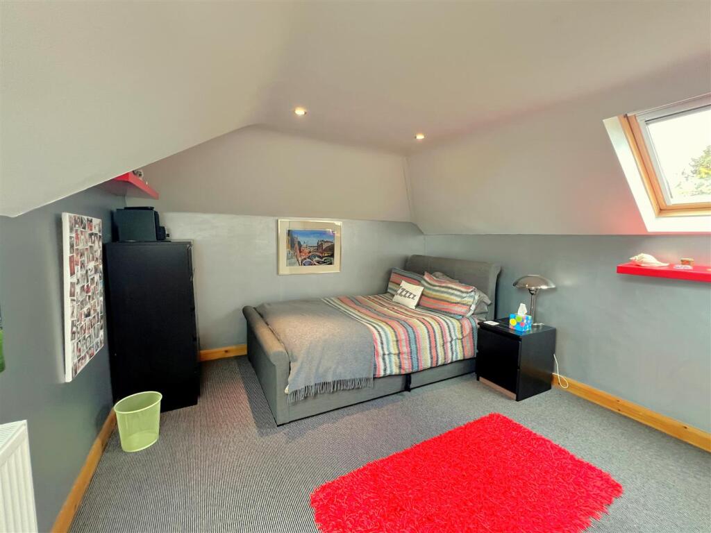 bed 4.jpg