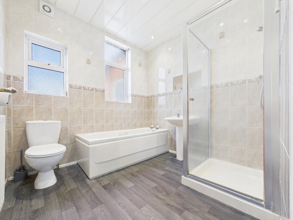 CAM02195G0-PR0090-STILL010