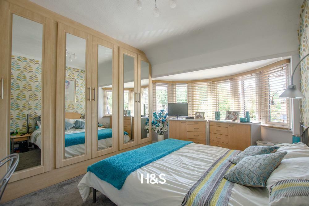 29 Lulworth - Bedroom One.jpg