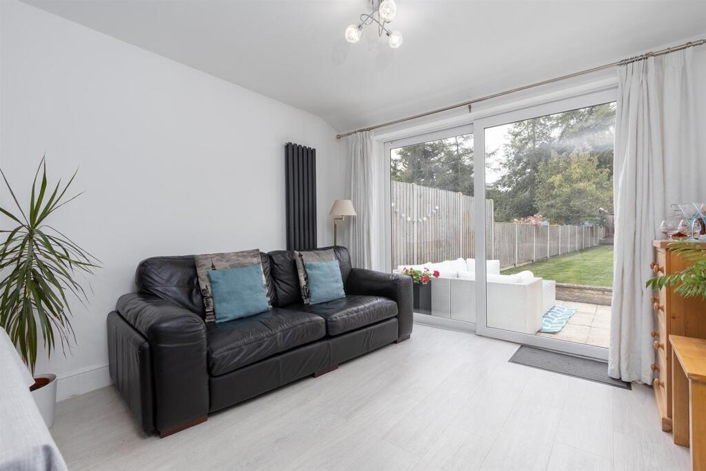 7 Shenstone Avenue, Rugby (7).jpg