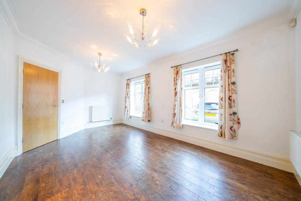 Lounge/Diner with easy access kitchen.