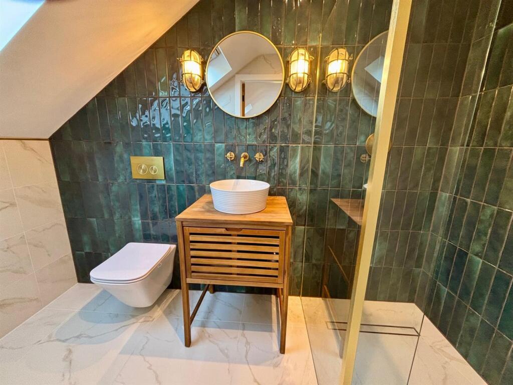 Shower Room/En Suite