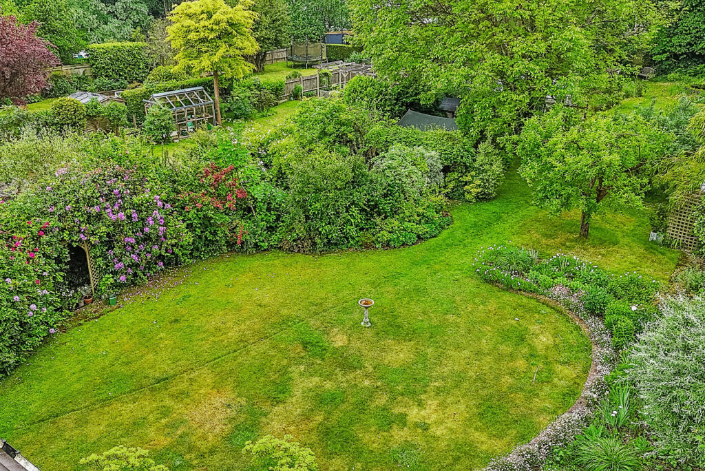 14-1300295-JPG-14...