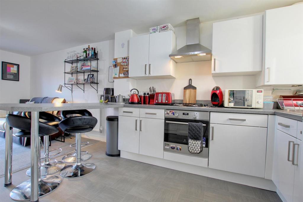 OPEN PLAN BREAKFAST KITCHEN AND LOUNGE