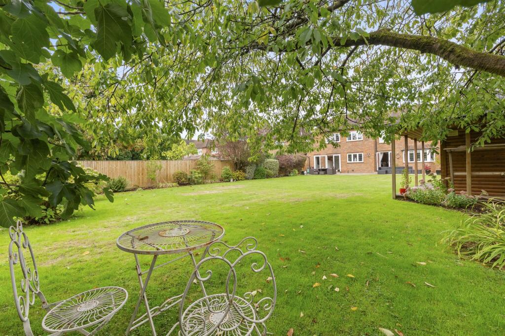23 Marlow Road, HP11 1TA-19.jpg