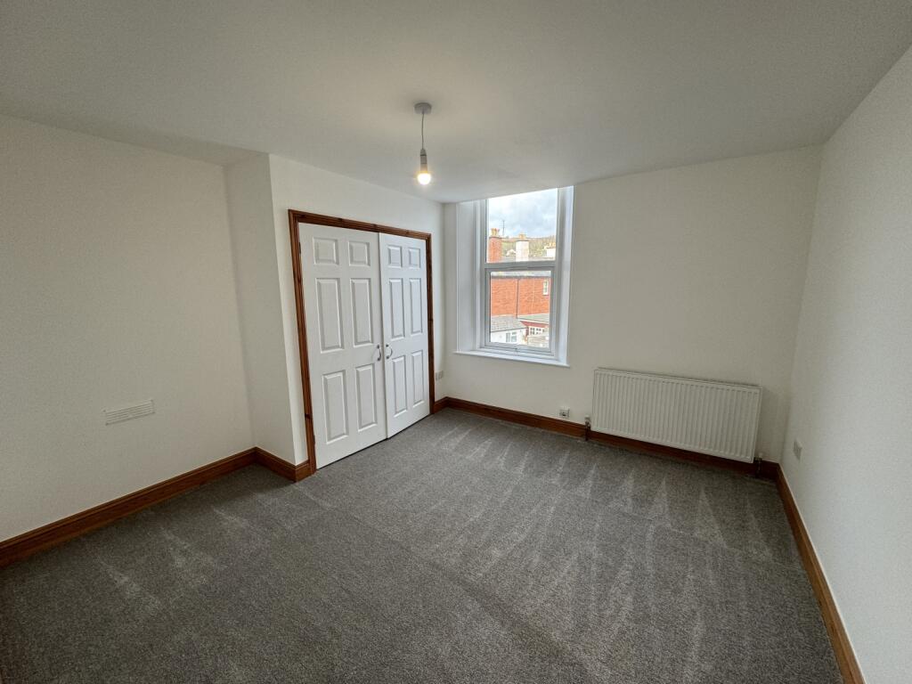 Flat 4, 3 Barton Crescent - bedroom 1