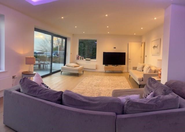 Lounge 6.jpg