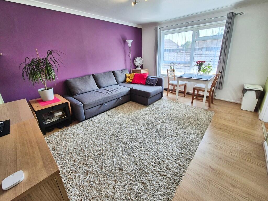 Lounge/Dining Roo...