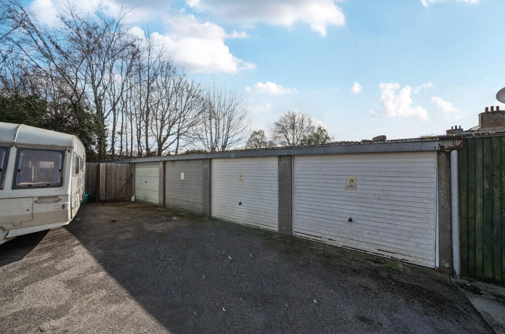 6 Garages