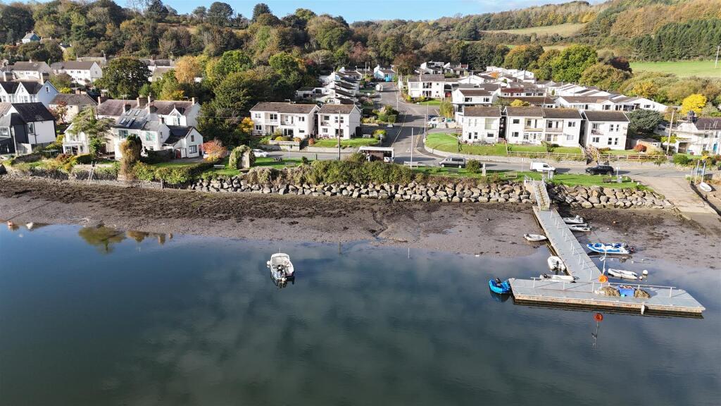 4 Glanteifion Flats, The Moorings St. Dogmaels, Ca