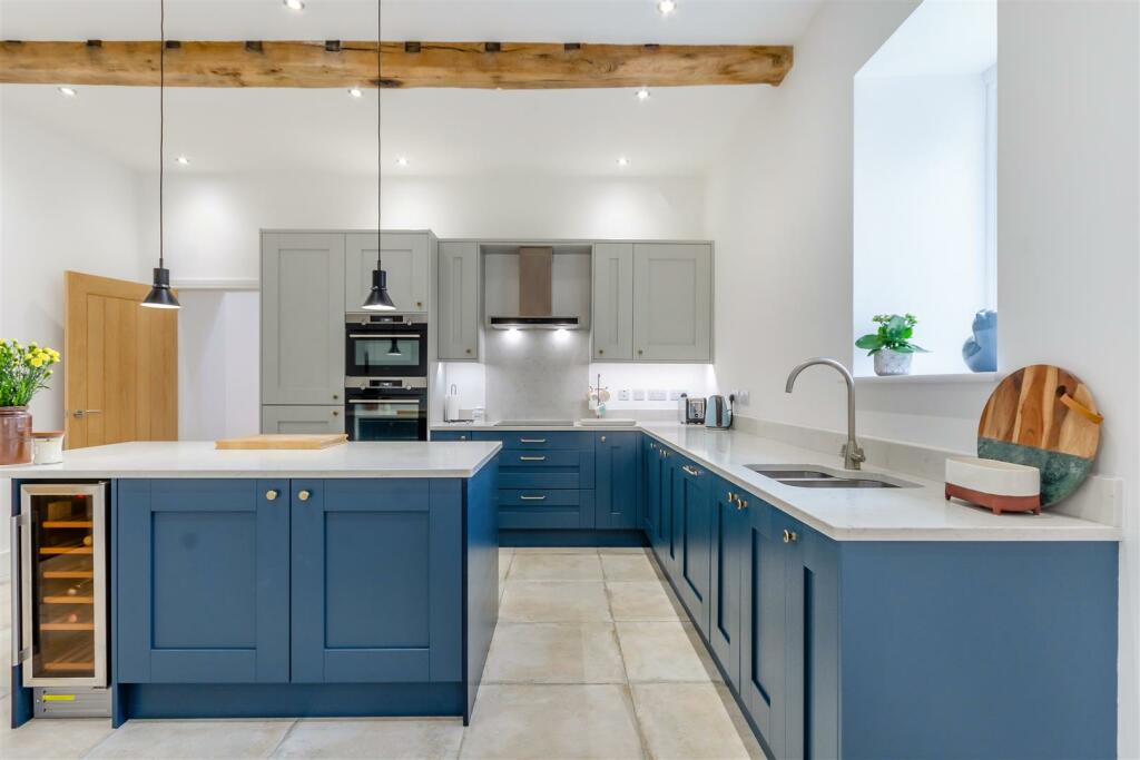 8583926-interior24.jpg