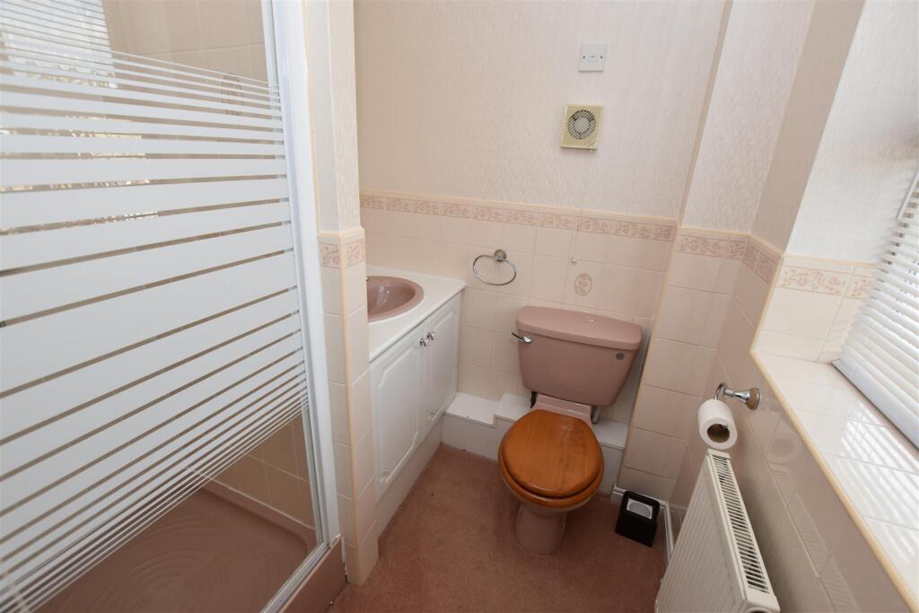 En Suite Shower Room.JPG