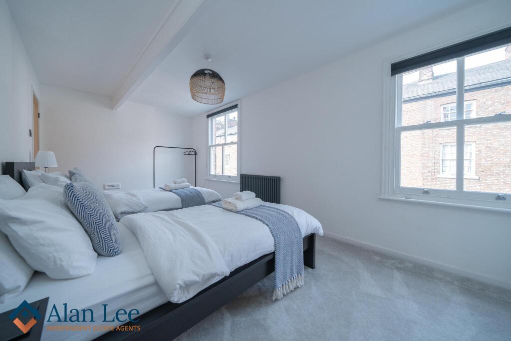 Bed Three (Middle Floor)