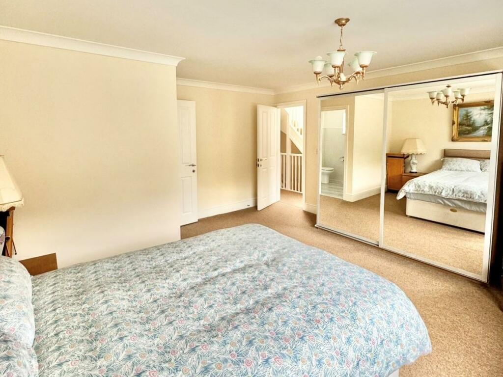bed 2.jpg