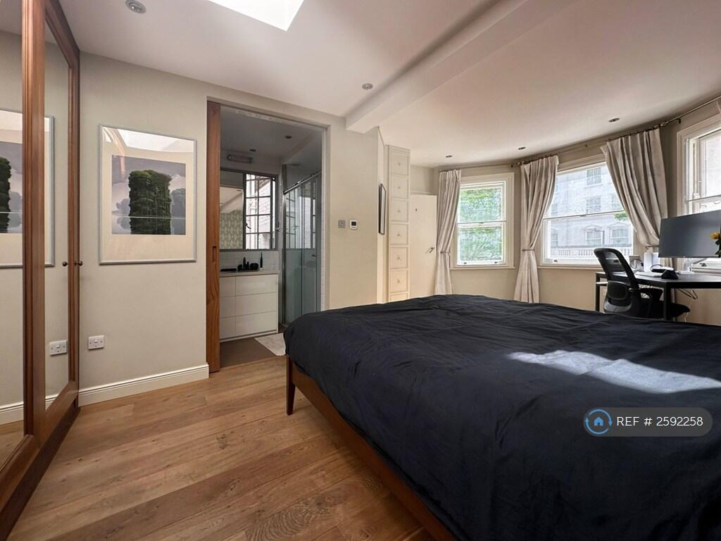 Master Bedroom And En-Suite