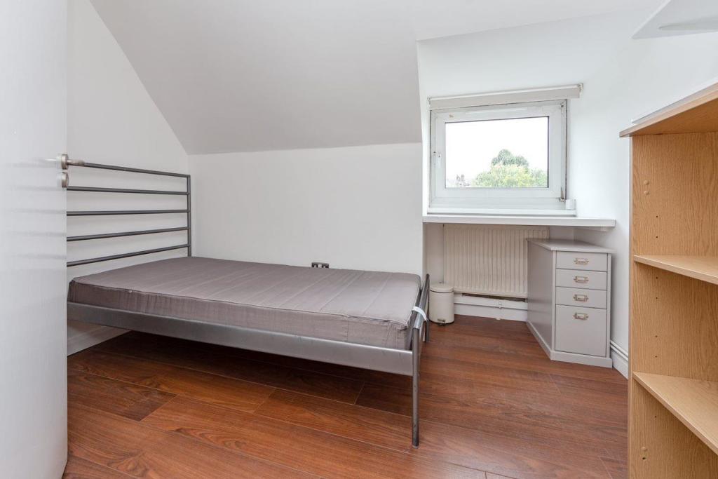 bedroom 3.jpg