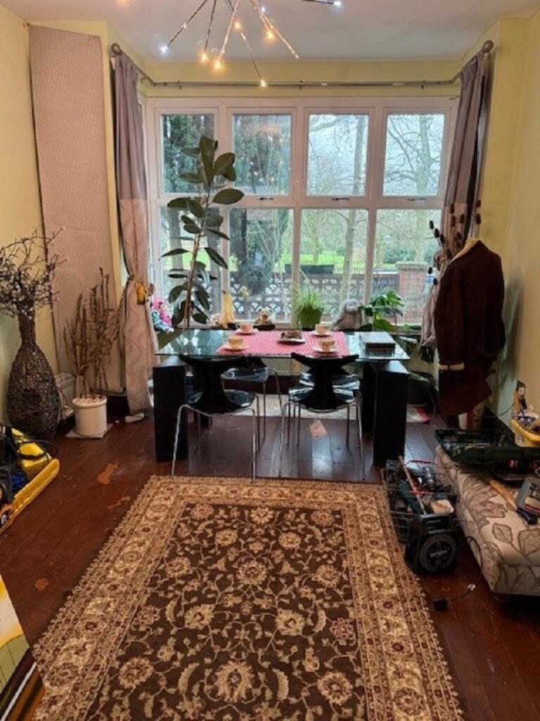 Through Lounge (front)