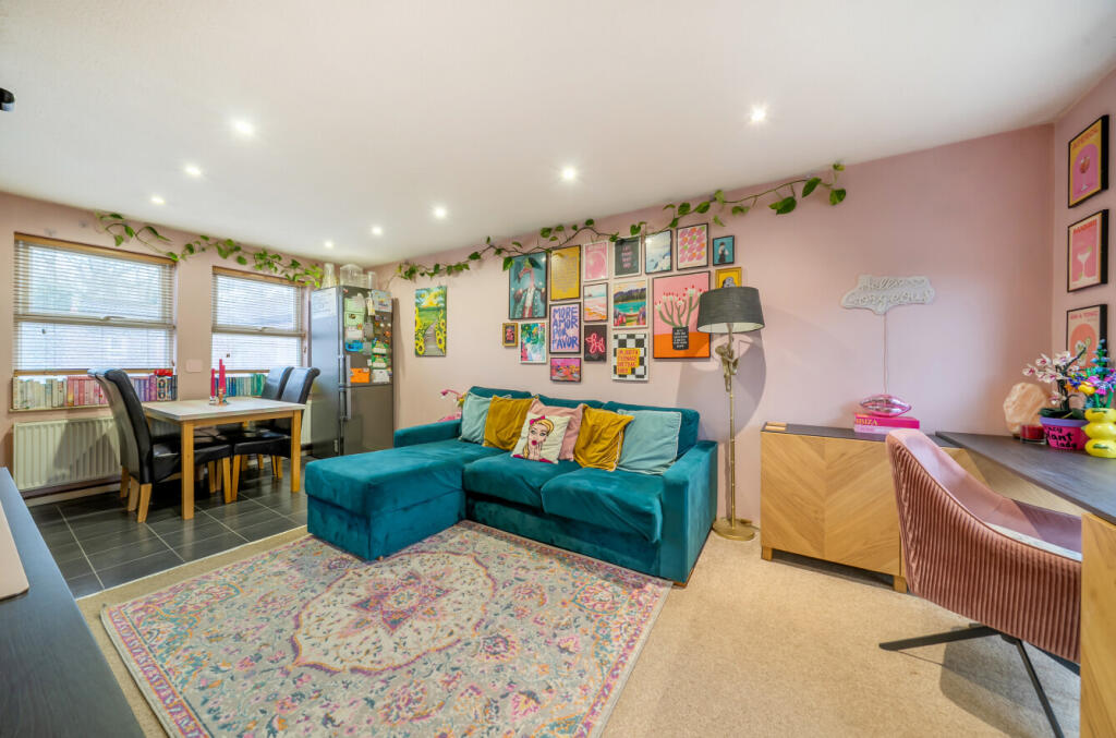 1394668-5-695f873...