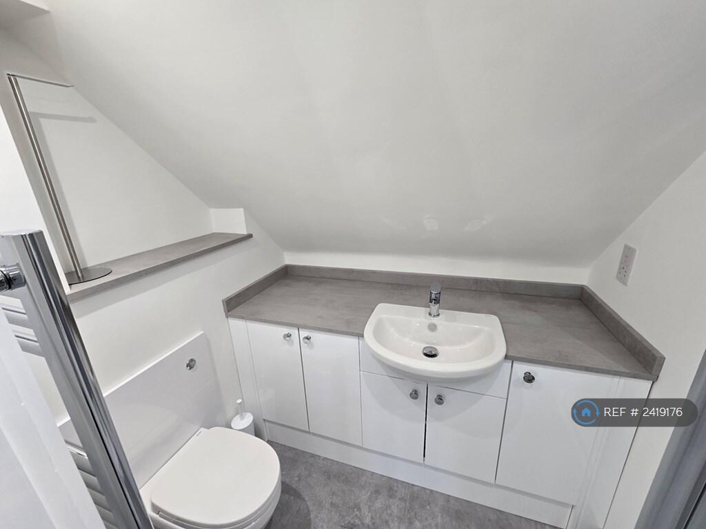 1st Floor Bathroom