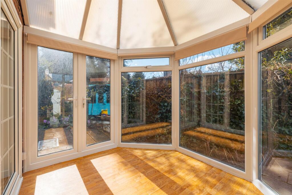 15 Old Farm Close-10.jpg