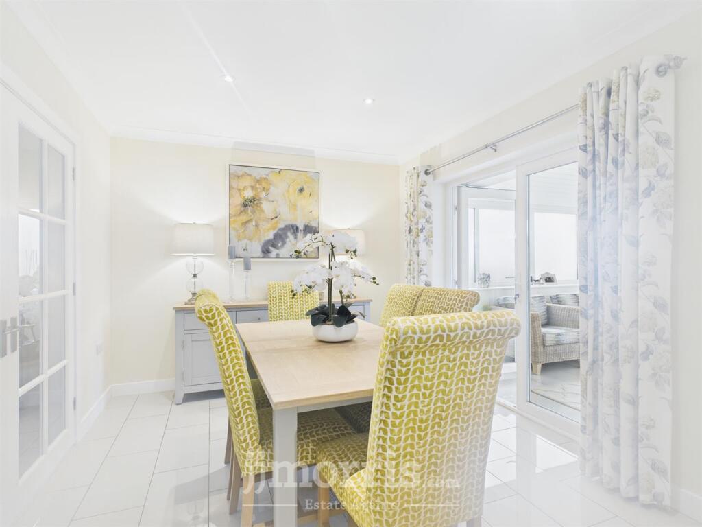 Kitchen/Dining Area