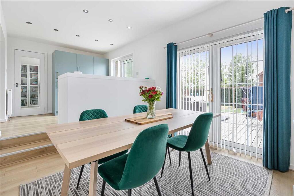 Dining Area (2)
