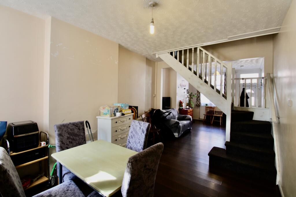 Open plan lounge diner angle 2