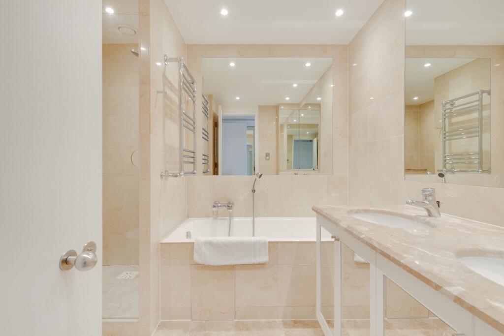 Bathroom One (2)