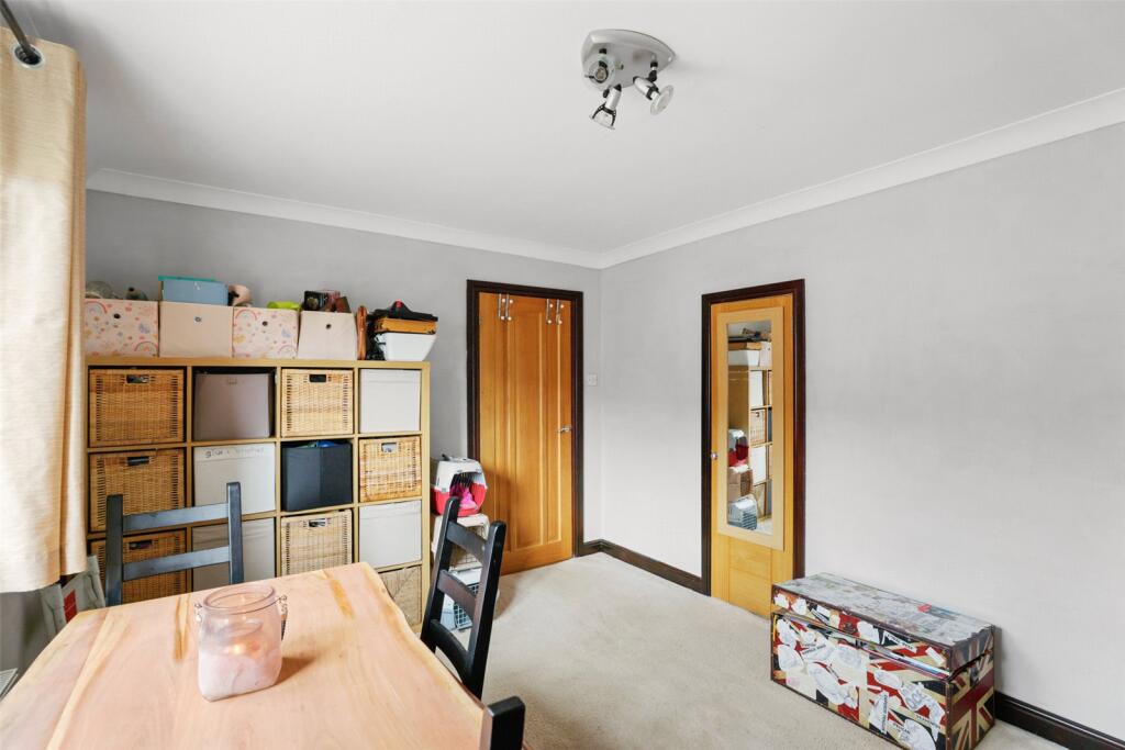 Bedroom/Dining Room