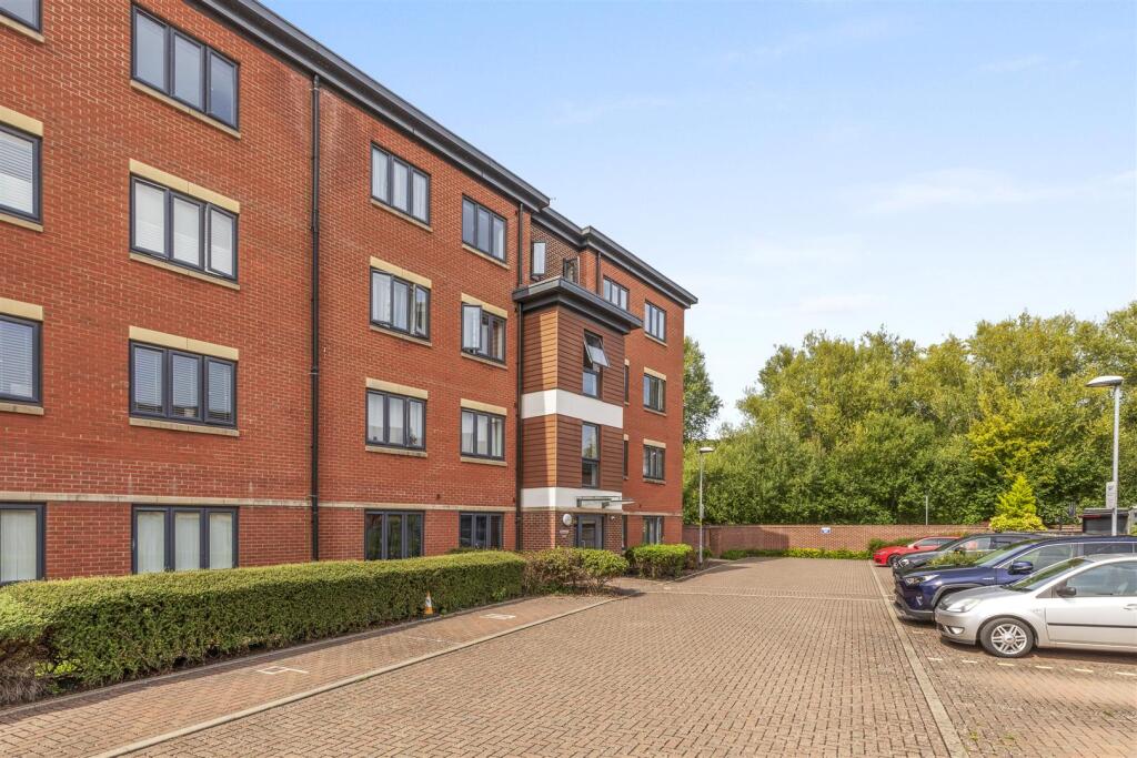 9 Sheraton Court, Bartlett Crescent, HP12 3DY-13.j