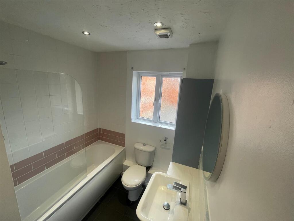 bathroom 1.jpg