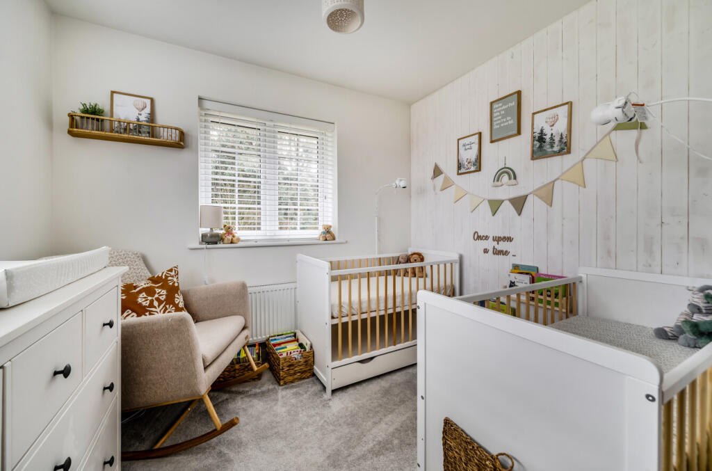 1373596-10-690c8d...