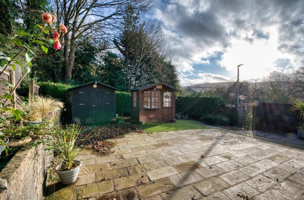 Rear Garden - dining patio.jpg