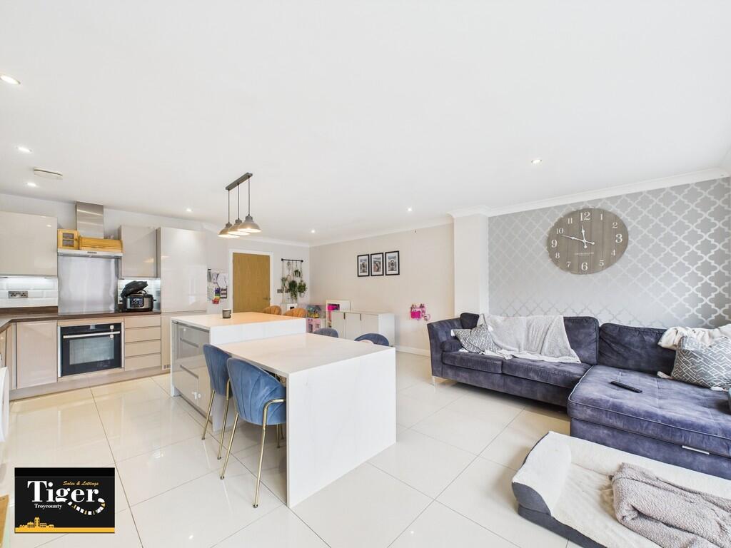 CAM02176G0-PR0507...